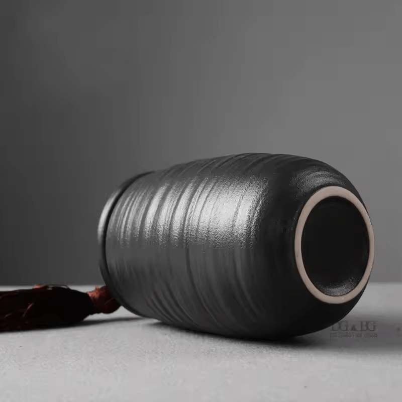 🖤 Everpaw Heirloom Urn – Midnight Tassel Edition