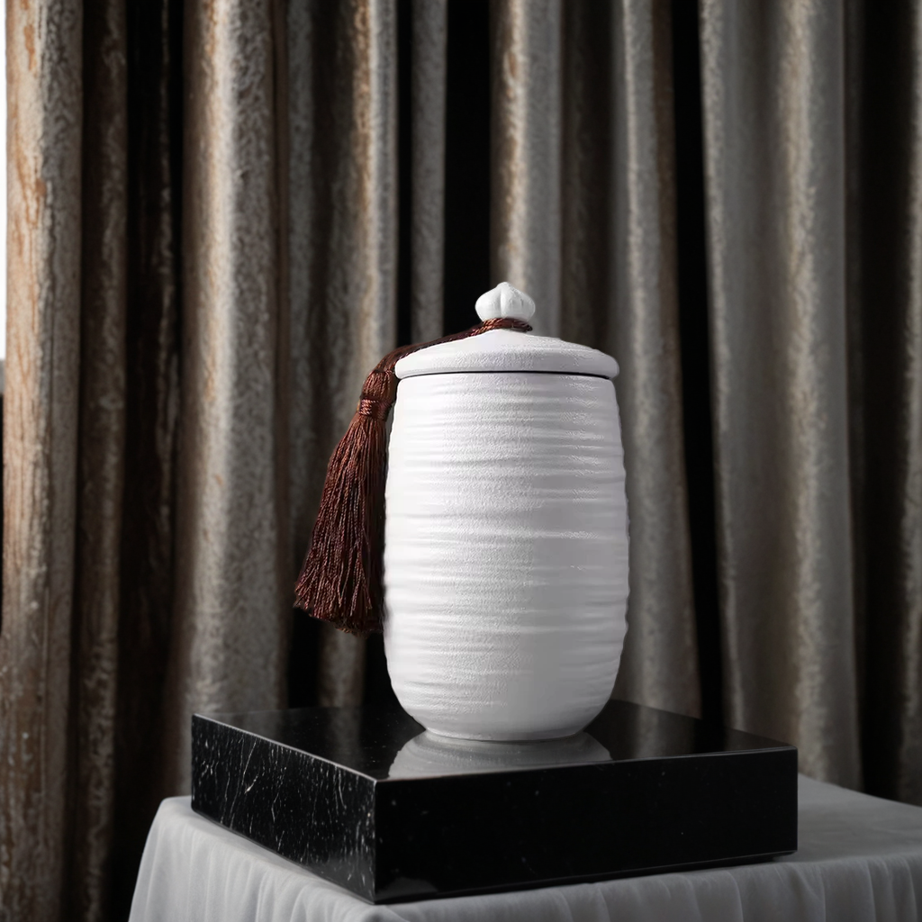 🤍 Everpaw Heirloom Urn – Ivory Tassel Edition
